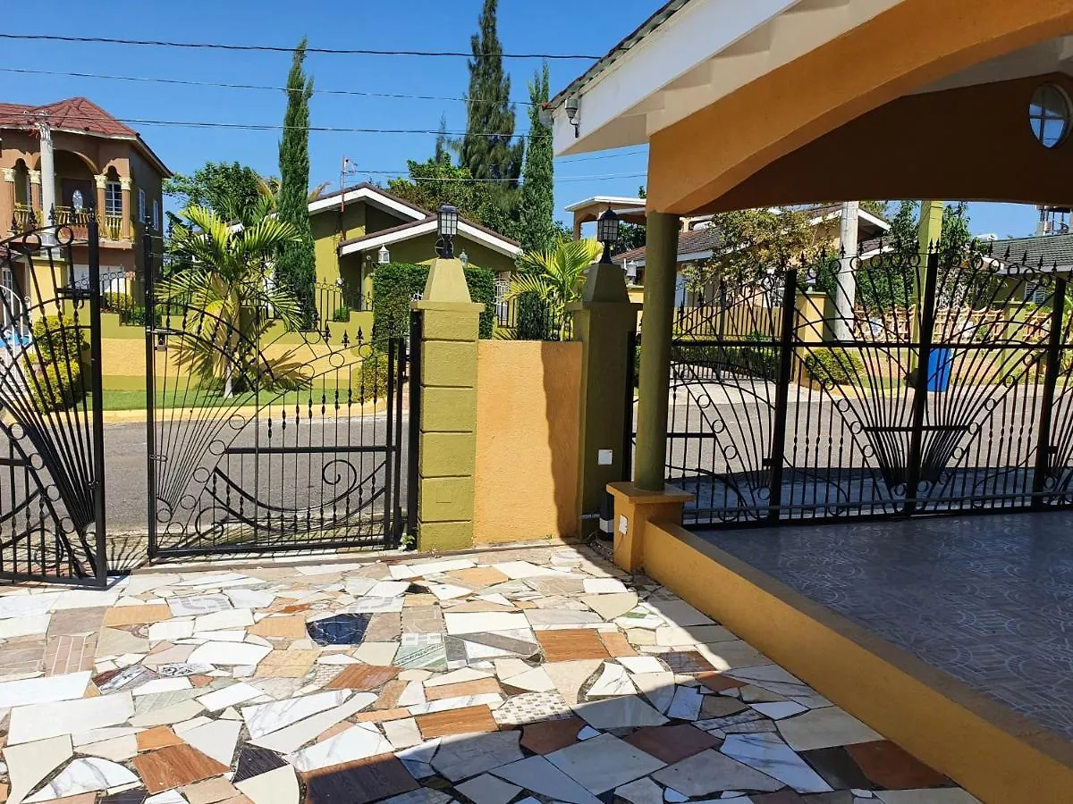 B&B Sunshine Falmouth Jamaica